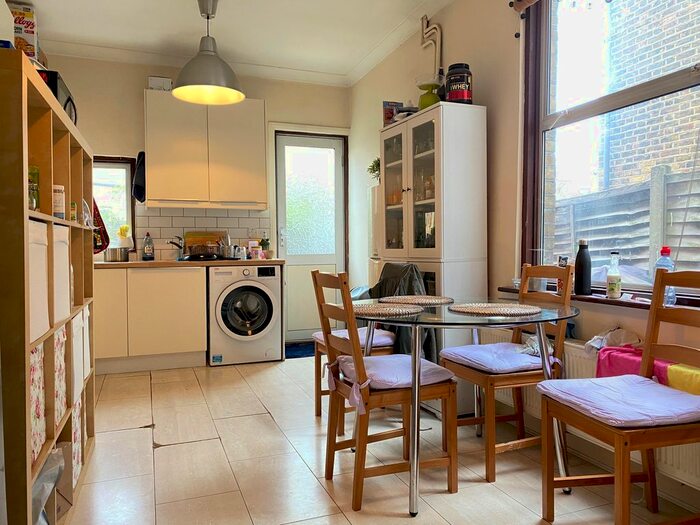 4 Bedroom Terraced House To Rent In Shelbourne Road, Tottenham, N17