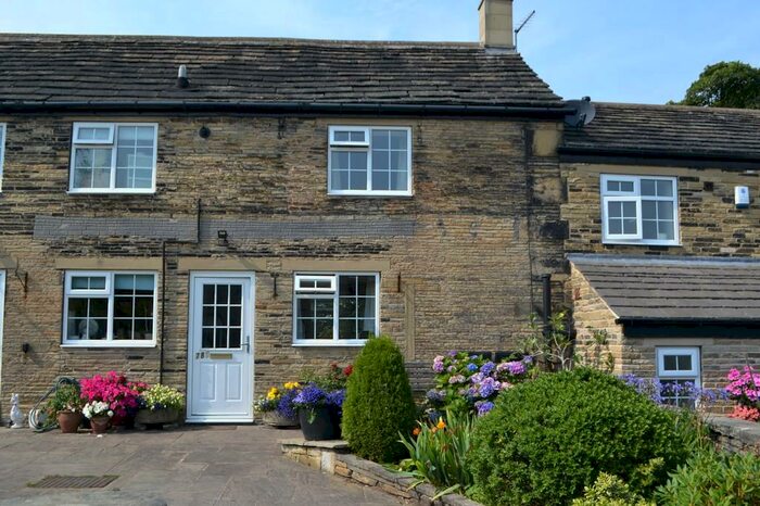 2 Bedroom Terraced House To Rent In Lascelles Hall Road, Huddersfield, HD5