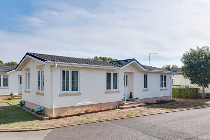 2 Bedroom Park Home For Sale In Park Lane, Godmanchester, PE29