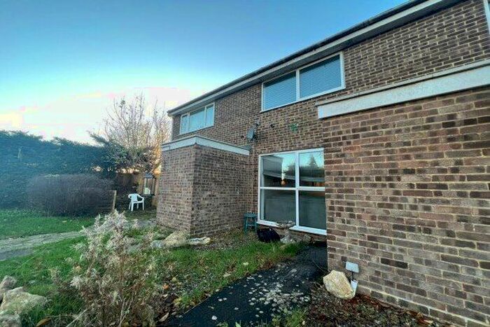 2 Bedroom Property To Rent In Briars Close, Swindon, SN4