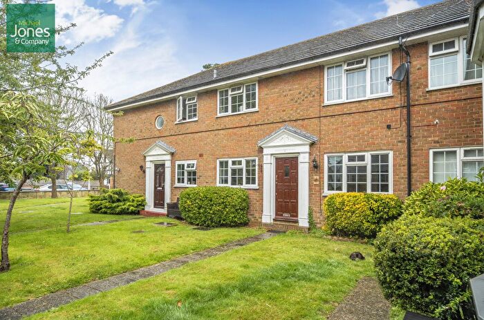 2 Bedroom Flat To Rent In St. Lawrence Avenue, Worthing, West Sussex, BN14