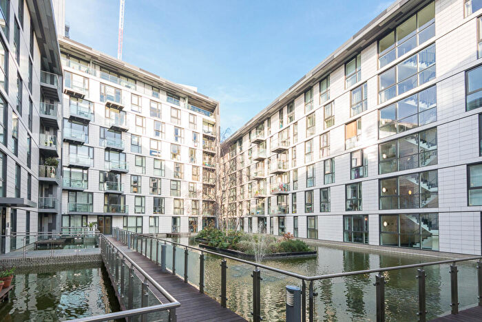 2 Bedroom Apartment For Sale In Hooper Street, Whitechapel, E1