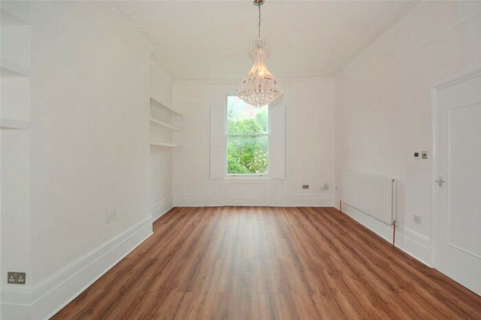 2 Bedroom Flat To Rent In Canonbury Park North, Canonbury, Islington, London, N1