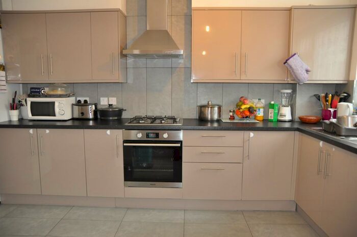 4 Bedroom Semi-Detached House To Rent In Malvern Gardens, Harrow, Middlesex, HA3