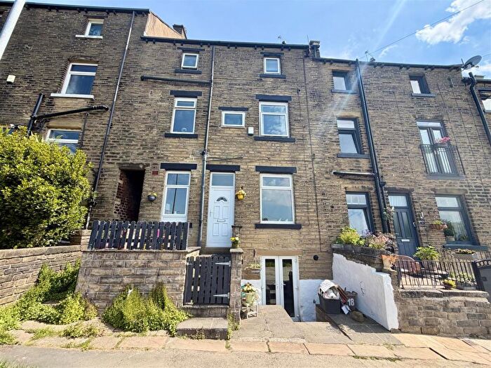 3 Bedroom Terraced House For Sale In Akroyd Terrace, Halifax, HX2