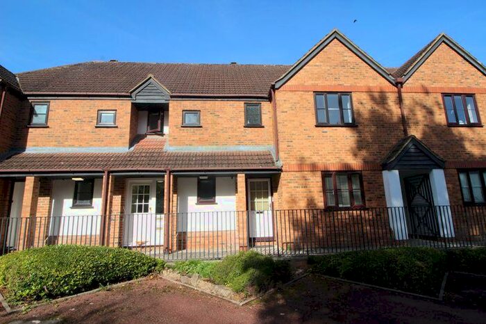 2 Bedroom Apartment To Rent In Bedroom First Floor Flat To Rent, Ridge Green, Shaw, SN5