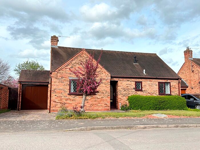 3 Bedroom Detached Bungalow For Sale In The Close, Cleeve Prior, WR11
