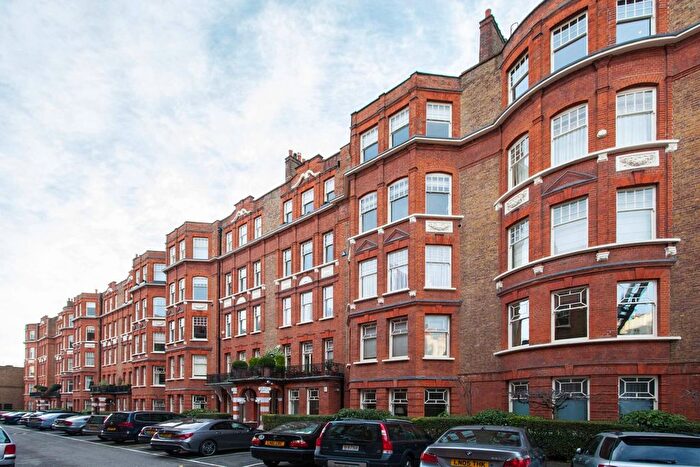 4 Bedroom Flat To Rent In Wynnstay Gardens, Kensington, W8