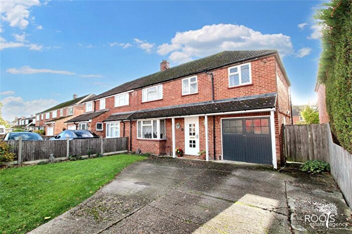 4 Bedroom Semi Detached House For Sale In Sagecroft Road, Thatcham, Berkshire, RG18
