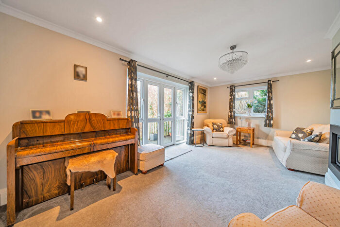3 Bedroom Bungalow For Sale In Hillside, Farningham, Dartford, DA4