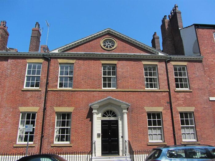 2 Bedroom Apartment To Rent In Park Square North, Leeds, LS1