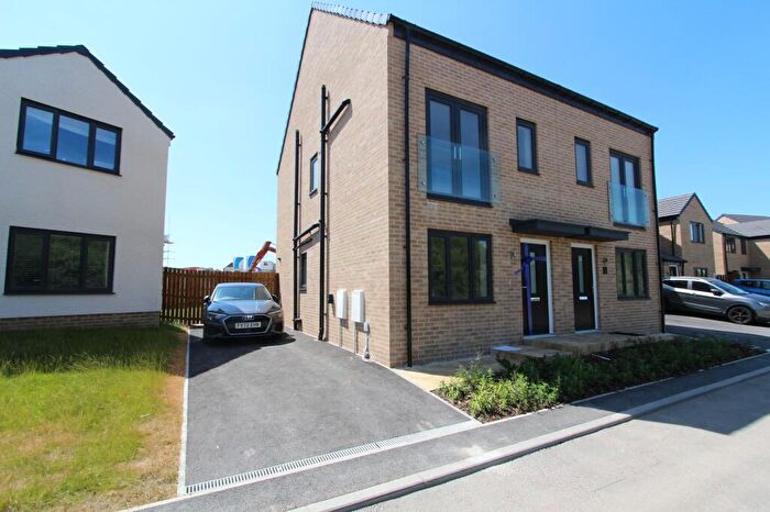 3 Bedroom Semi-Detached House To Rent In Redstart Drive, Waverley, S60