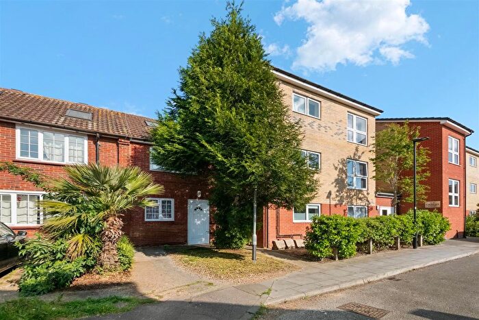 3 Bedroom Property For Sale In Northfield Road, Heston, TW5