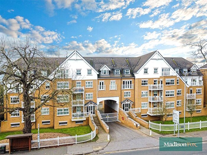 2 Bedroom Flat To Rent In High Road, Buckhurst Hill, Essex, IG9