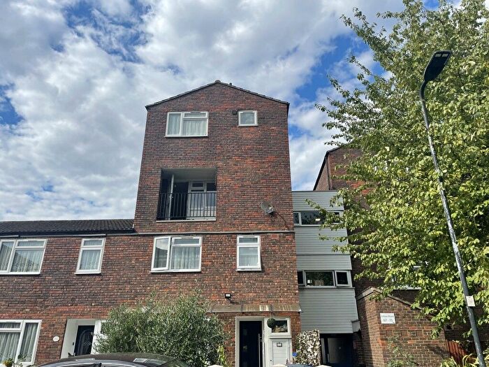 3 Bedroom Maisonette To Rent In Union Road, Northolt, UB5