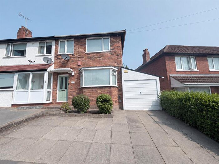 3 Bedroom End Of Terrace House For Sale In Sterndale Road, Birmingham, B42