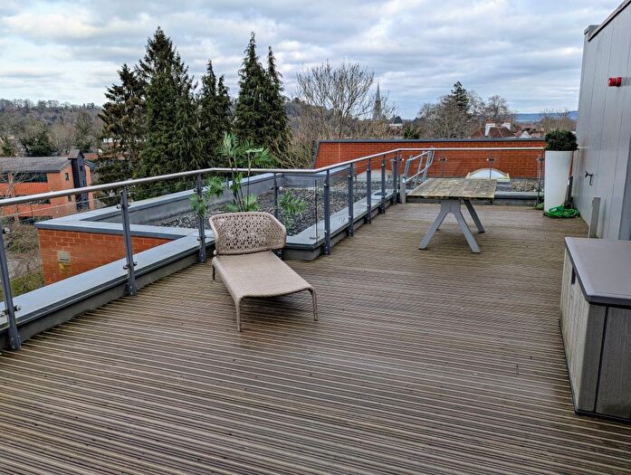 1 Bedroom Flat For Sale In Ockford Road, Godalming, GU7