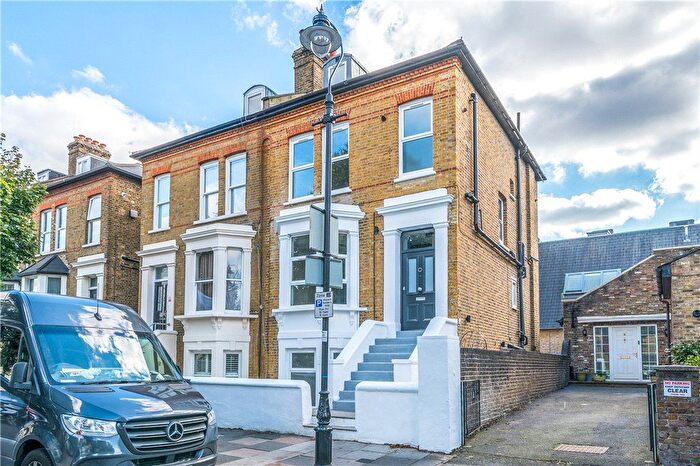 2 Bedroom Flat For Sale In Mattock Lane, Ealing, London, W13