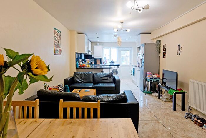 5 Bedroom End Of Terrace House To Rent In Melyn Close, London, N7