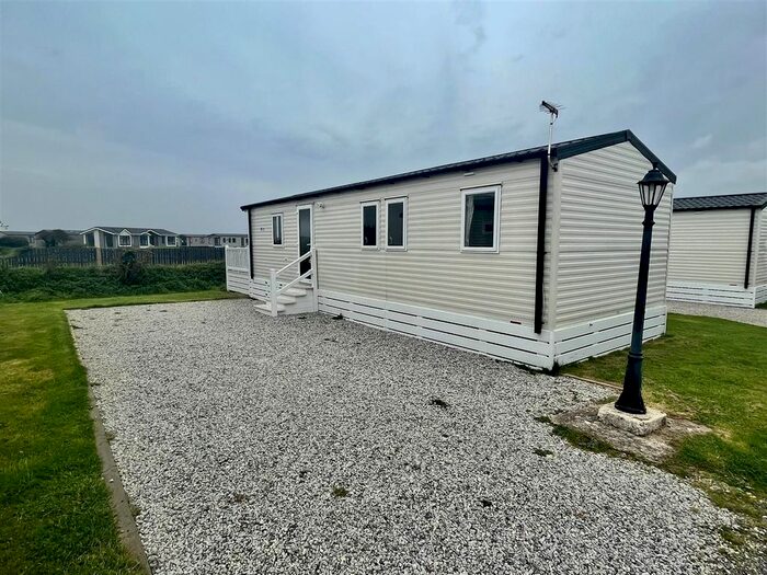 3 Bedroom Chalet For Sale In Hendra Croft, Newquay, TR8