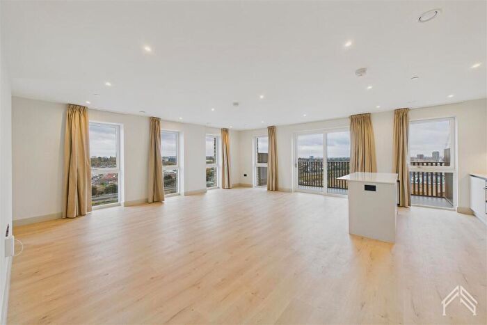 3 Bedroom Apartment To Rent In Draycote House, London, NW9