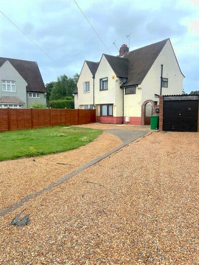 3 Bedroom Semi-Detached House To Rent In St. Georges Crescent, Cippenham, SL1