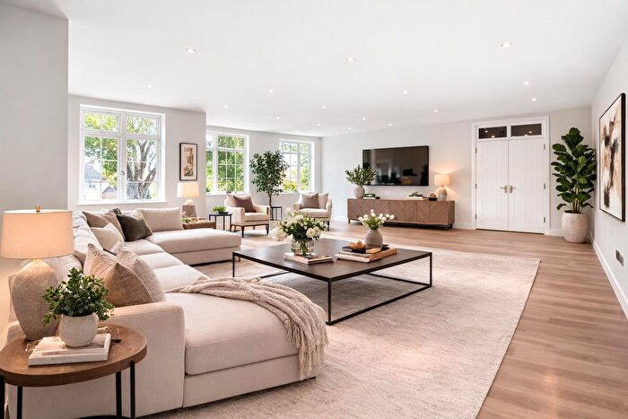 7 Bedroom Detached House For Sale In Addiscombe Road, Croydon, CR0