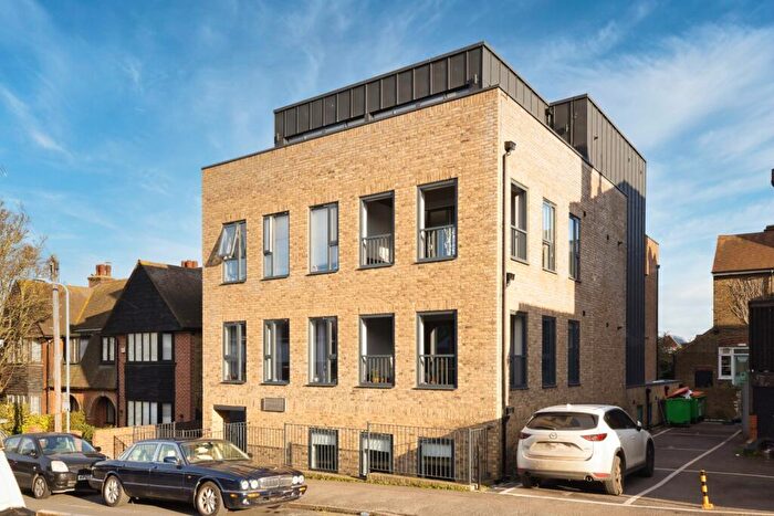 2 Bedroom Flat For Sale In Dormer Court, Carlton Avenue, Broadstairs, CT10