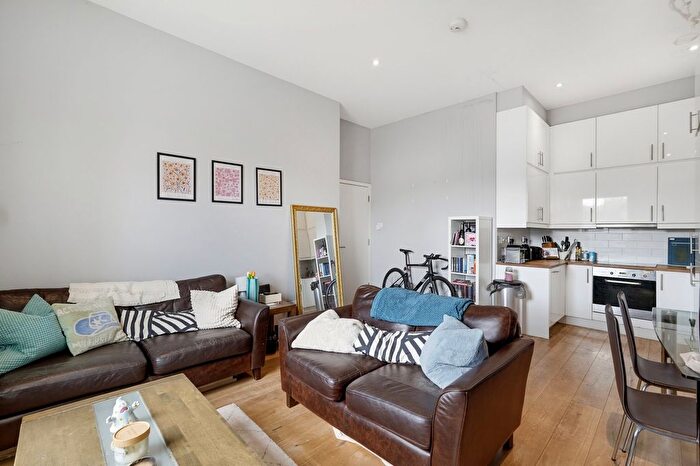 1 Bedroom Flat To Rent In Clapham Park Road, London, SW4