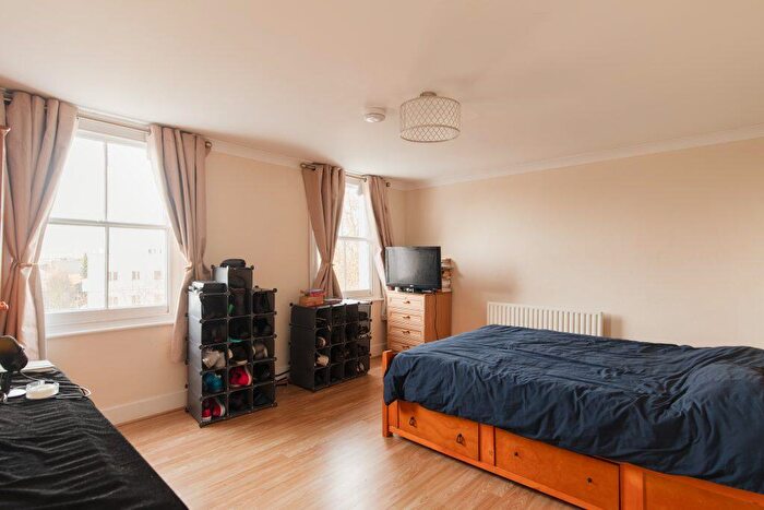 3 Bedroom Flat For Sale In Nunhead Green, Nunhead, London, SE15