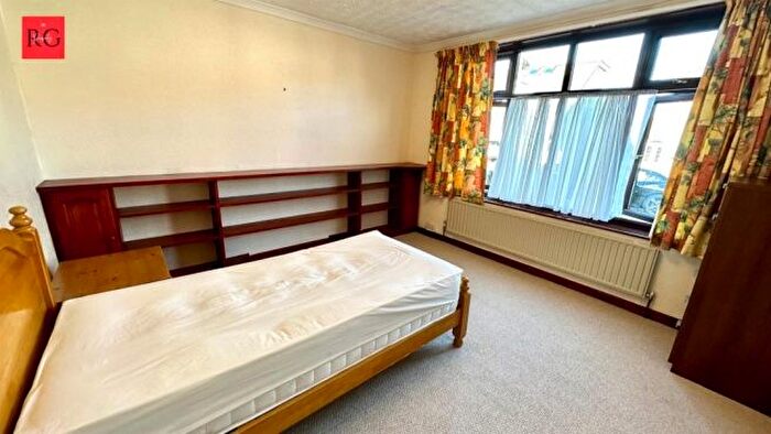 4 Bedroom Semi-Detached House To Rent In Mackie Grove, Bristol, BS34