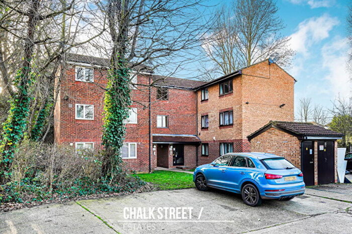 1 Bedroom Flat For Sale In Latimer Drive, Hornchurch, RM12