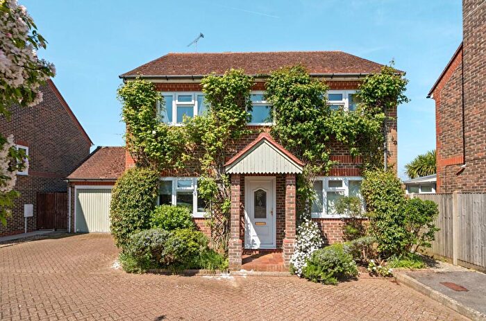 4 Bedroom Detached House For Sale In Boleyn Drive, Nyetimber, PO21