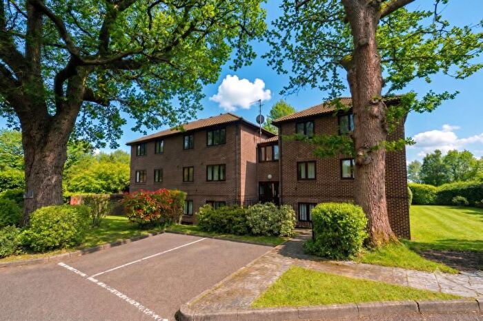 1 Bedroom Flat To Rent In Woking, Surrey, GU22