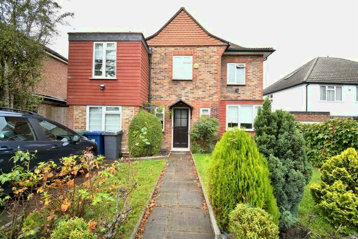 5 Bedroom Detached House To Rent In Courthouse Road, Woodside Park, N12
