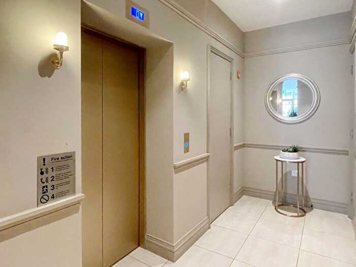 2 Bedroom Flat To Rent In Crisp Road, London, W6