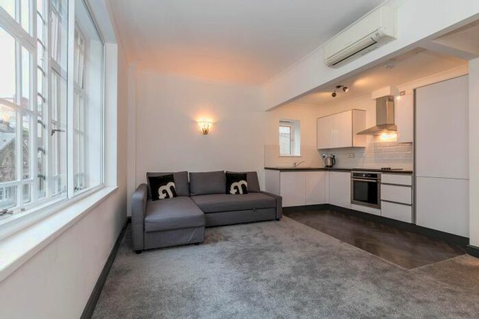 2 Bedroom Flat To Rent In Burne Jones House, Bennetts Hill B2