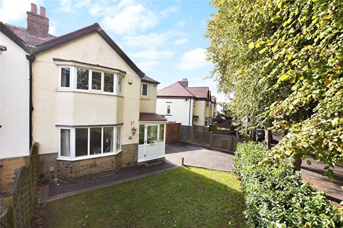 3 Bedroom Semi-Detached House For Sale In Lynnwood Gardens, Pudsey, West Yorkshire, LS28