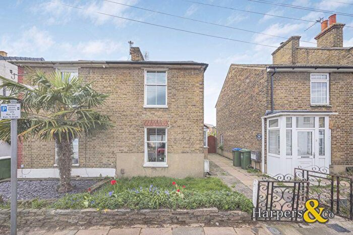 3 Bedroom Semi-Detached House For Sale In Albert Road, Bexley, DA5