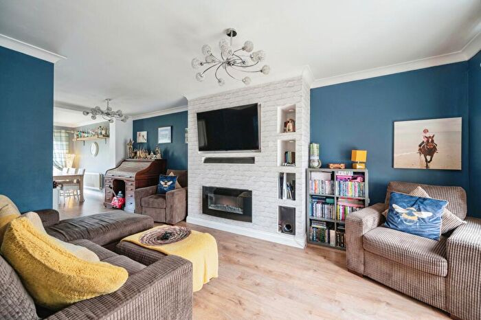 3 Bedroom Semi Detached House For Sale In Ilex Walk, Hayling Island, PO11