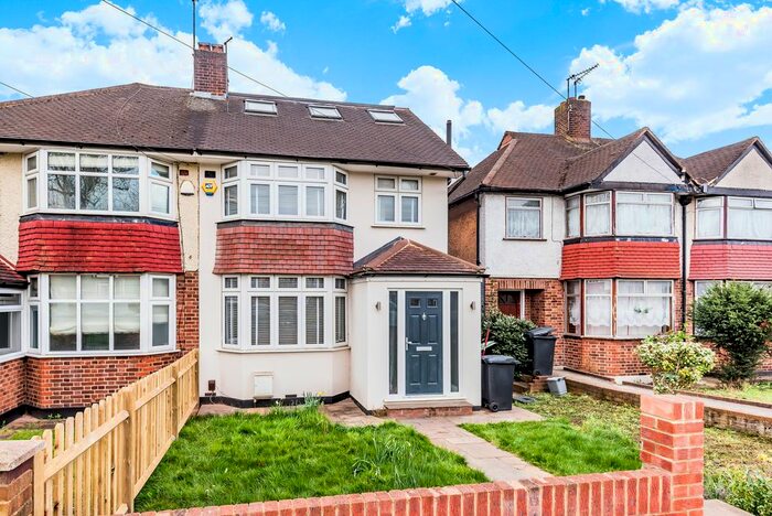 4 Bedroom Semi-Detached House To Rent In Jevington Way, London, SE12