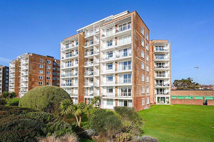 2 Bedroom Flat For Sale In West Parade, Bexhill-On-Sea, TN39