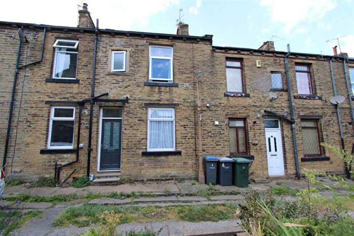 2 Bedroom Terraced House To Rent In Beech Square, Clayton, Bradford, BD14