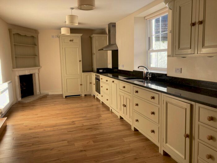 3 Bedroom Property To Rent In High Street, Cowbridge, Vale Of Glamorgan CF71