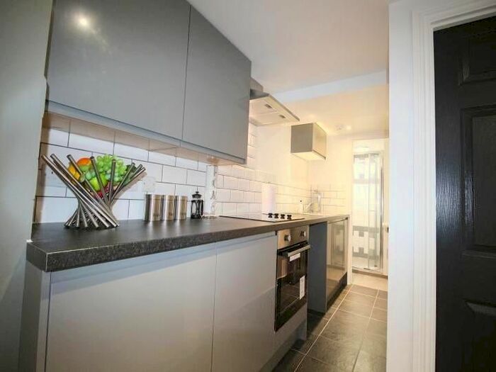 2 Bedroom Flat To Rent In A Flat Monks Road, Lincoln, Lincolnsire, LN2