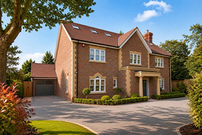 5 Bedroom Detached House To Rent In Spencer Close, Radlett, WD7