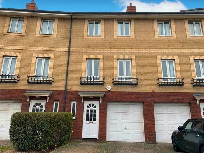 3 Bedroom Semi-Detached House To Rent In Adventurers Quay, Cardiff, CF10