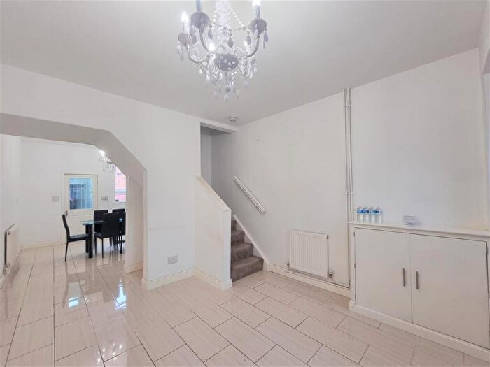 4 Bedroom End Of Terrace House To Rent In Melton Road, Belgrave, Leicester, LE4