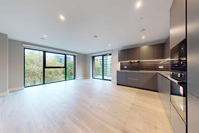 3 Bedroom Apartment To Rent In Parkside, SE17