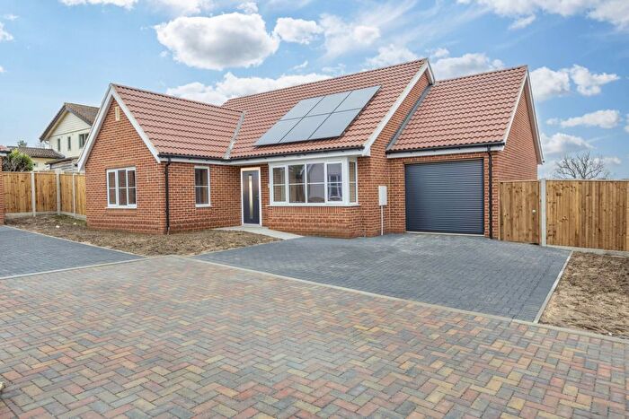 3 Bedroom Bungalow For Sale In Saint Georges Drive, Brundall, NR13